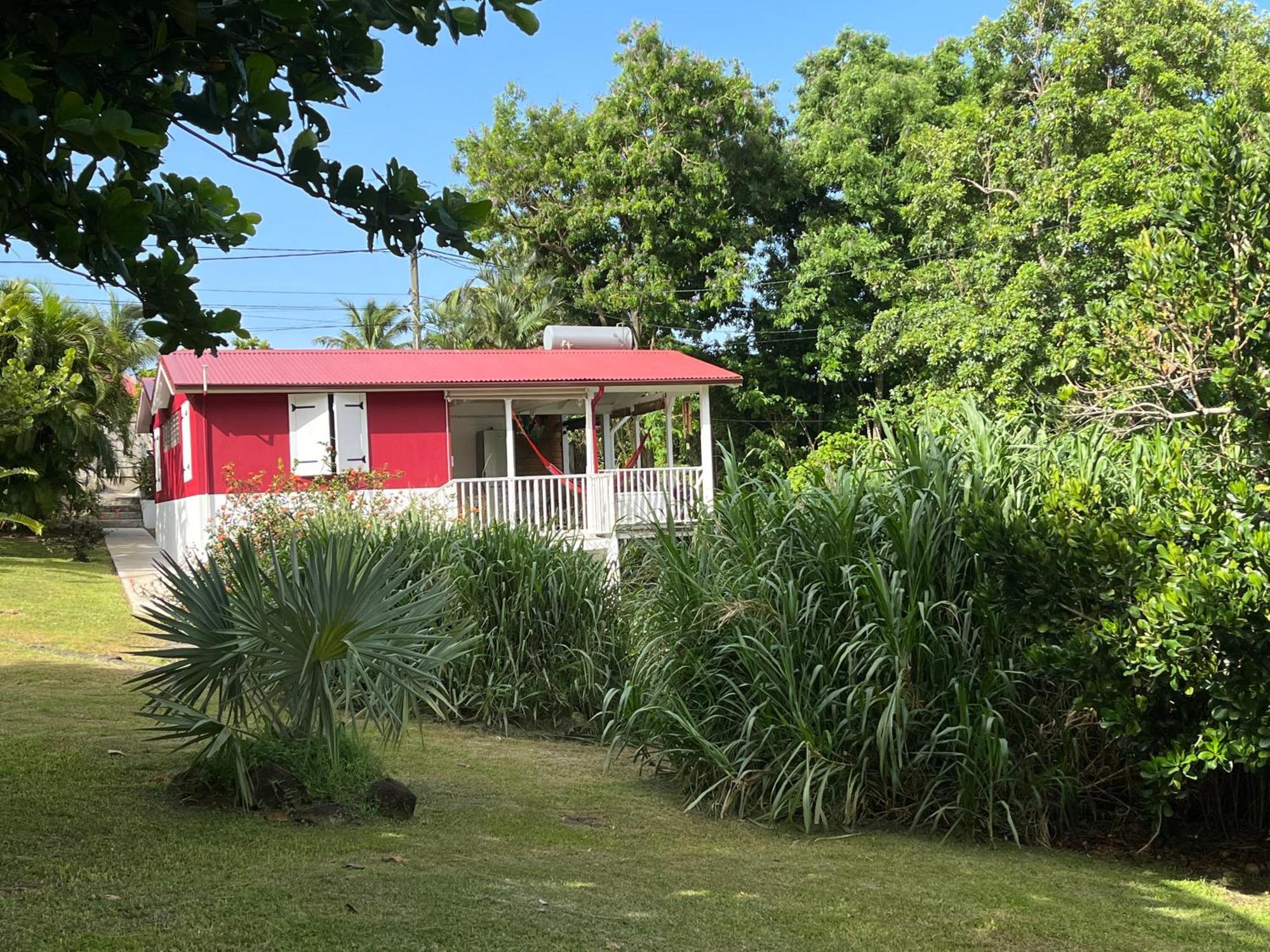 Grand Bungalow Avec Piscine Et Vue Mer Bouillante Exterior photo